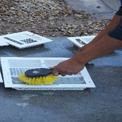 HVAC Tech Cleaning Vents